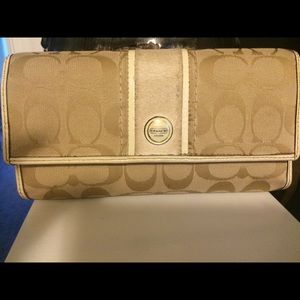 Coach wallet. Good condition.