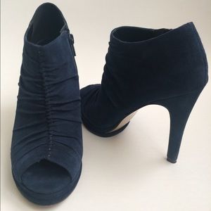 NAVY 4-IN PLATFORM HEELS
