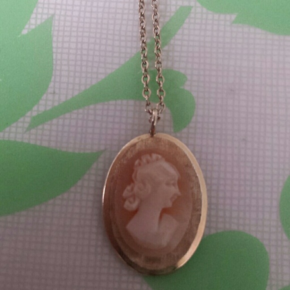 Jewelry - Vintage Cameo Necklace