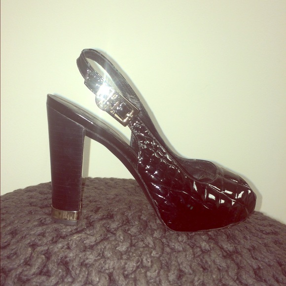 Tory Burch Allison Croc Embossed Pumps (Black)
