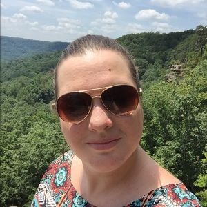 Meet your Posher, Beverly