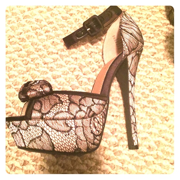 NWT black lace 6 inch heels