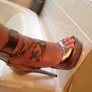 NWT pewter stilettos