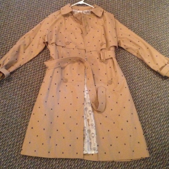 NWOT beige trench with navy blue dots