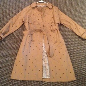 NWOT beige trench with navy blue dots