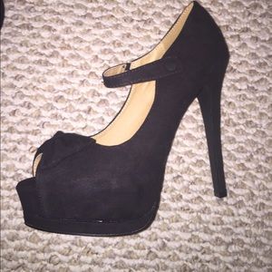 NWT black peep toe stilettos