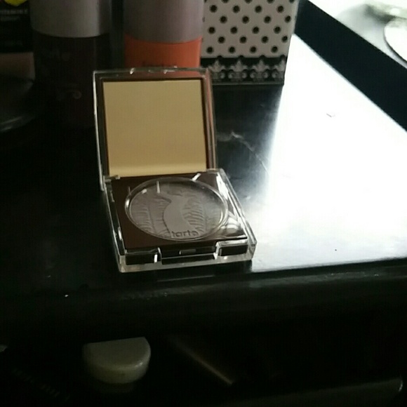 Tarte Amazonian clay volumizing brow powder grey