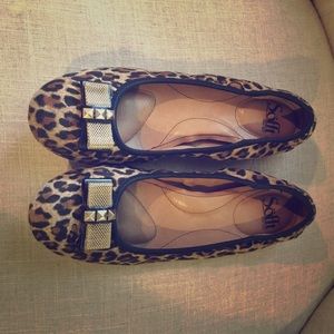 Leopard printed ballet flats!