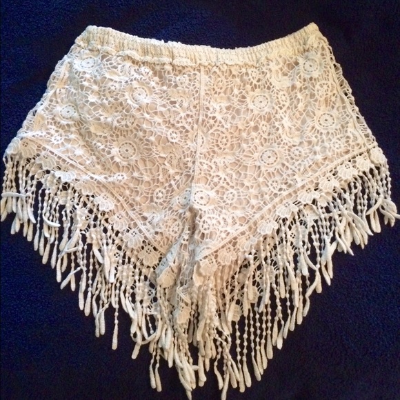 SOLD❗️Mimi Chica fringe crochet shorts in ivory