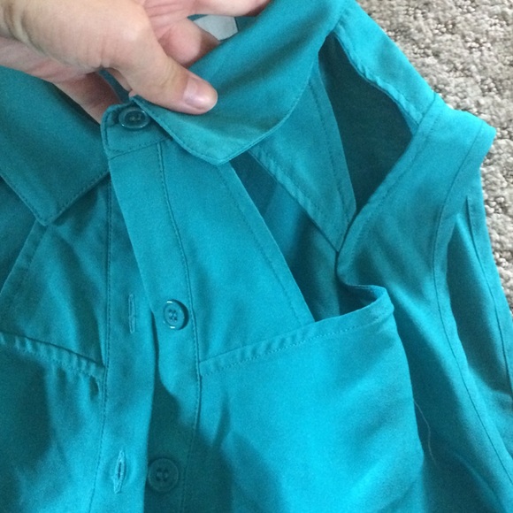 Collared, turquoise tank with cutout detail