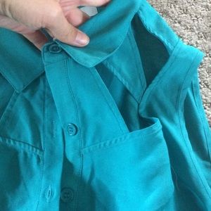 Collared, turquoise tank with cutout detail