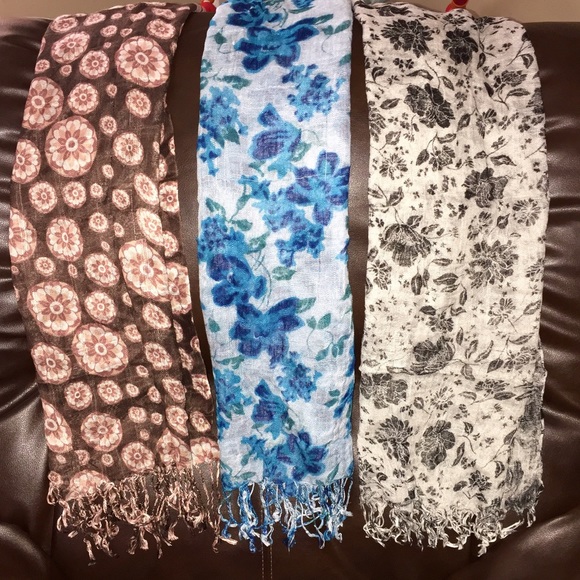3 printed scarves
