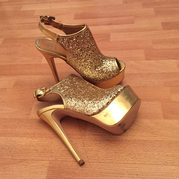 Scene Gold Sequin Shoes - Picture 3 of 4