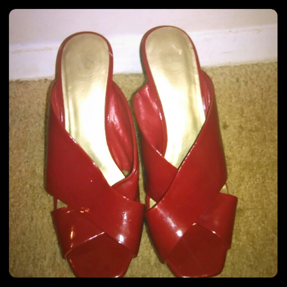 Jessica Simpson red patent wedges