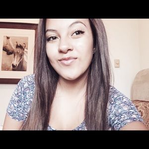 Meet your Posher, Alejandra