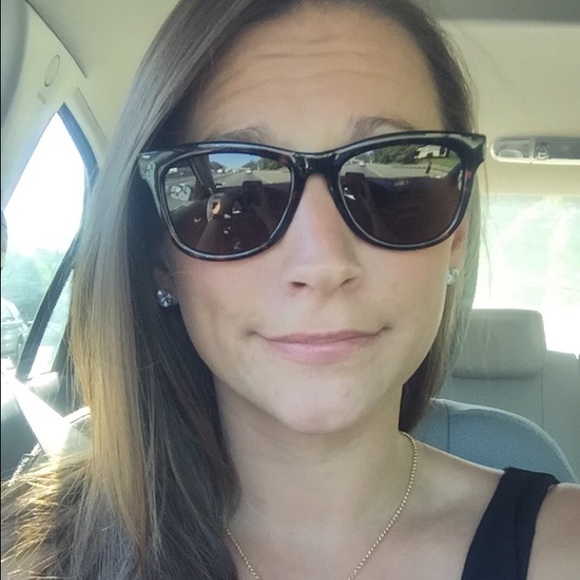 Meet your Posher, Ally - Picture 4 of 4