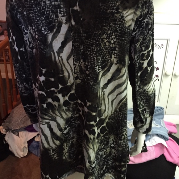 Zebra, snake skin leopard acrylic top - Picture 2 of 4