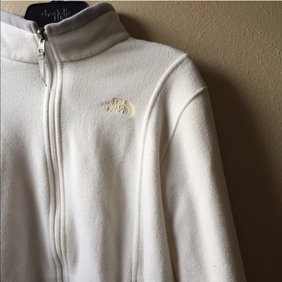 Gently used all white north face! 😍
