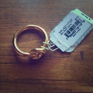 HAS TO GO!!💜💜Michael Kors Gold Knot Ring💖