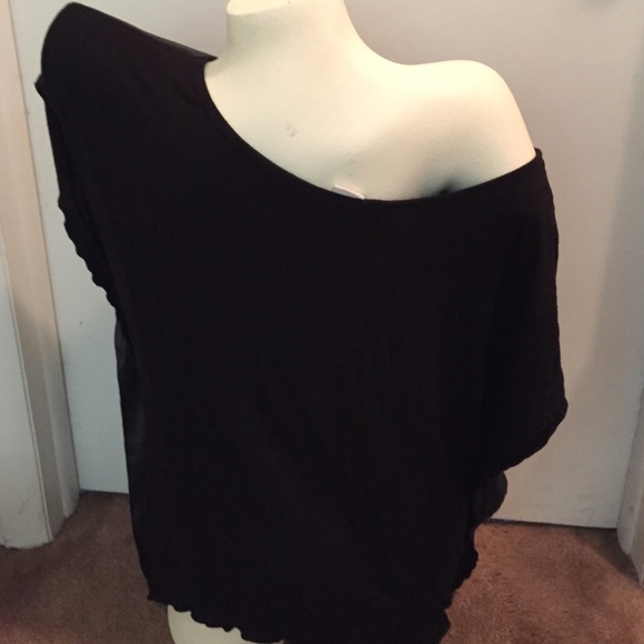 Short sleeve butterfly print top - Picture 3 of 4