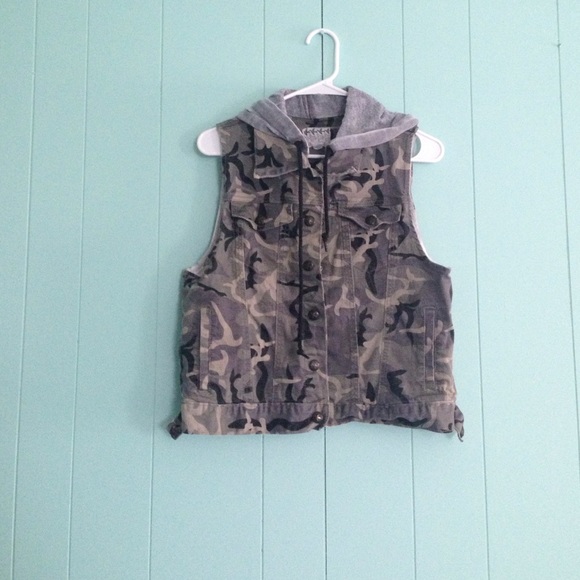 Camo hooded vest