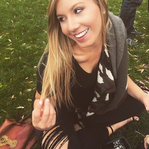 Meet your Posher, Courtney