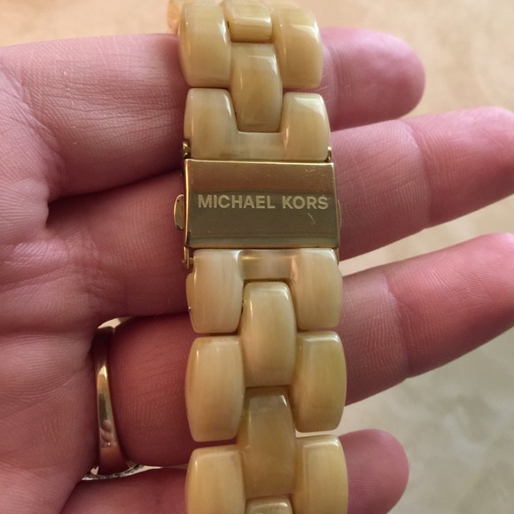 ❌❌SOLD❌❌Authentic Beautiful Michael Kors Watch - Picture 2 of 4