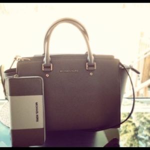 Michael Kors Selma Large Satchel - Pearl Grey