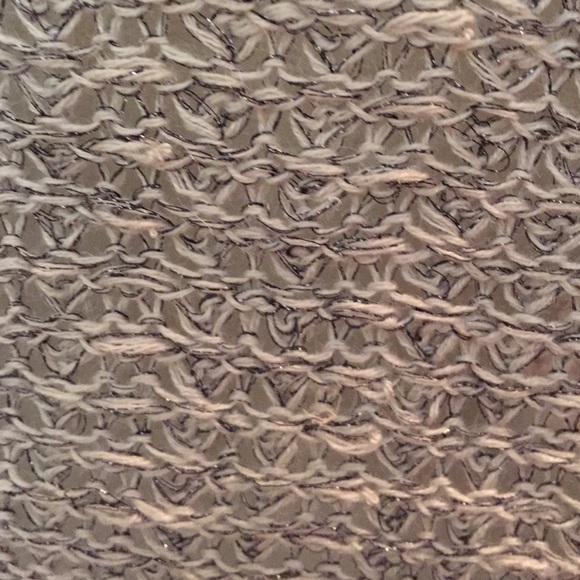 Cream and black and sweater - Picture 3 of 4