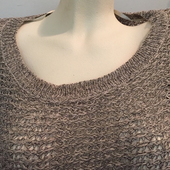 Cream and black and sweater - Picture 4 of 4