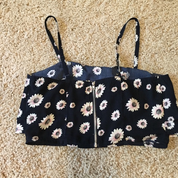 LF daisy crop top - Picture 2 of 2