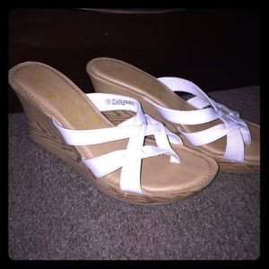 Maurice's white leather and wooden wedges
