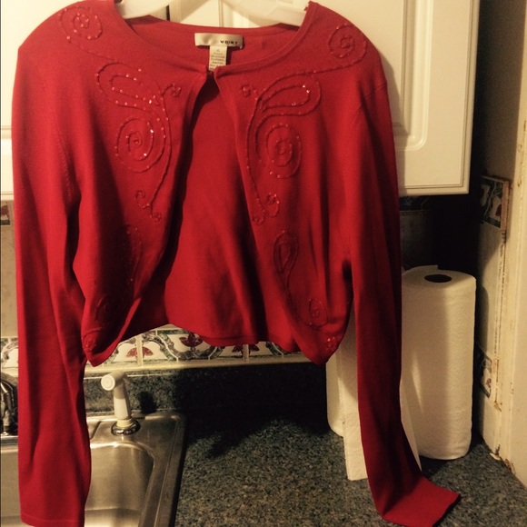 Long sleeves jacket beaded in the front