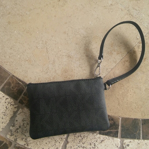 Michael Kors wristlet - Picture 3 of 3