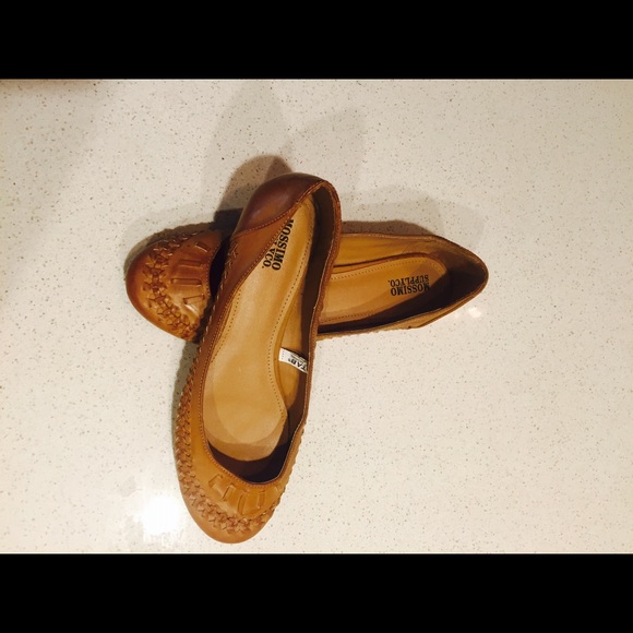 Tan slip on"s - Picture 2 of 3