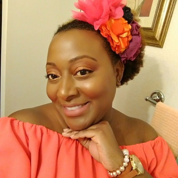 Meet Your Posher💋 - Picture 3 of 7