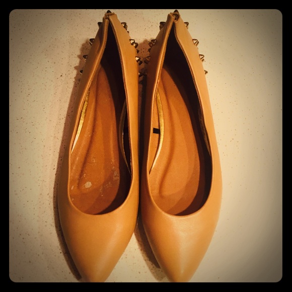 Tan slip on shoes - Picture 1 of 4