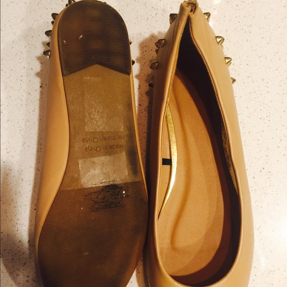 Tan slip on shoes - Picture 2 of 4