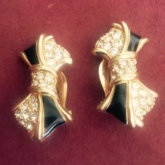 Darling vintage bow clip earrings. Sparkle galore!
