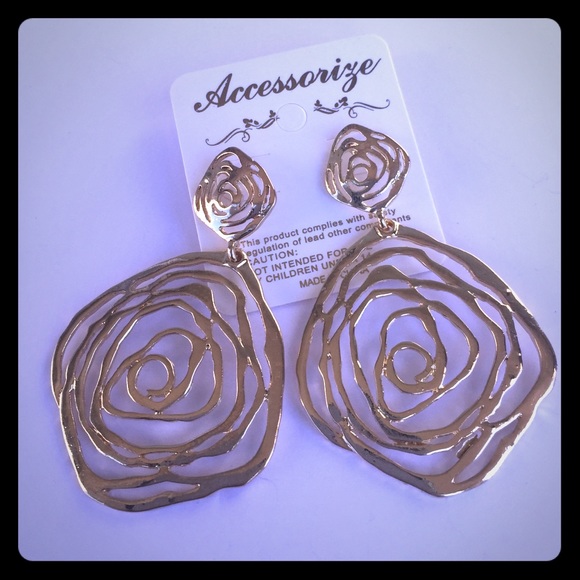 Accessories - 🌹 Stylish Earrings 😍