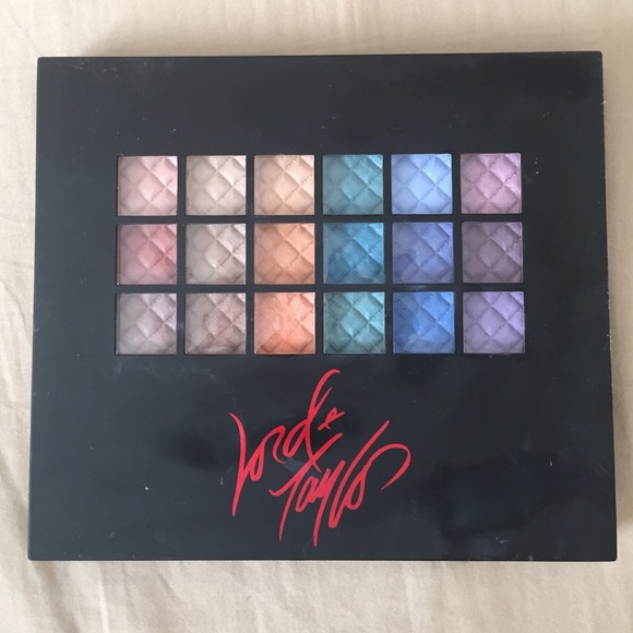 Lord & Taylor 48 count eyeshadow palette