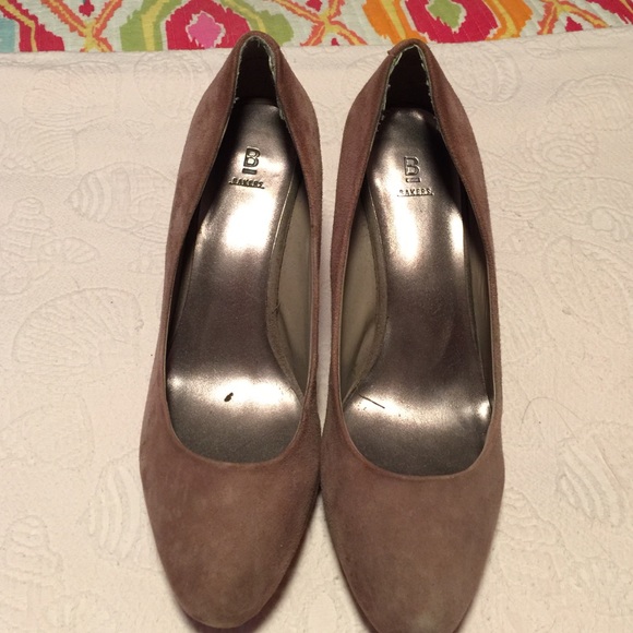Bakers nude suede heels