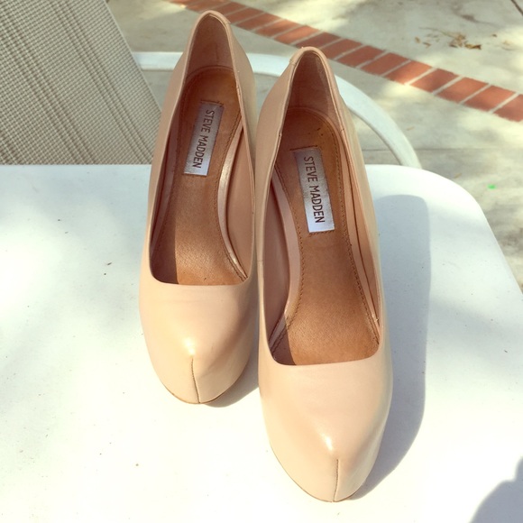 Steve Madden Nude Platform Pumps