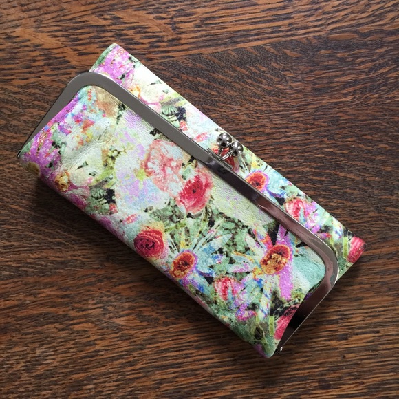 Hobo Rachel Clutch Wallet in Garden Party