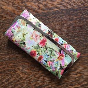 Hobo Rachel Clutch Wallet in Garden Party