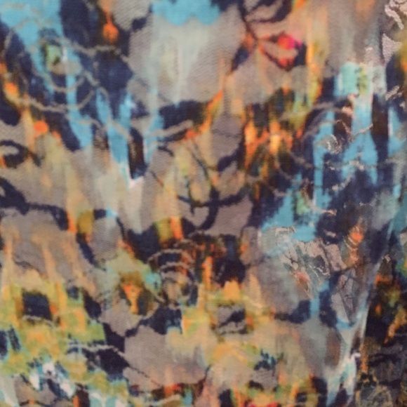 Multi colored lace top - Picture 3 of 4