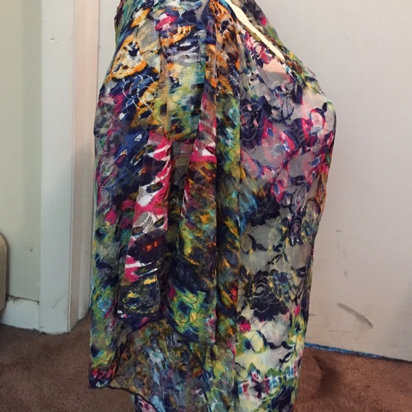 Multi colored lace top - Picture 4 of 4