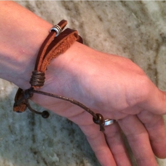 ✨❤host pick: Leather Bracelet - Detachable Flower - Picture 2 of 3
