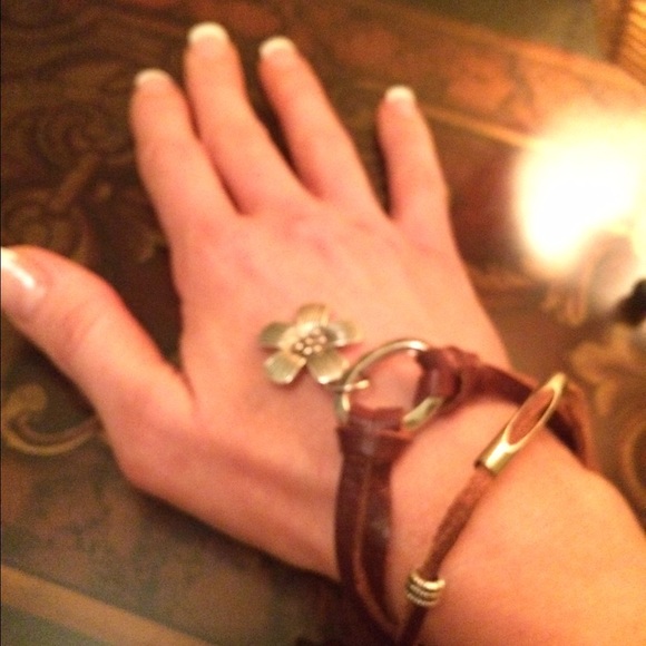 ✨❤host pick: Leather Bracelet - Detachable Flower - Picture 3 of 3