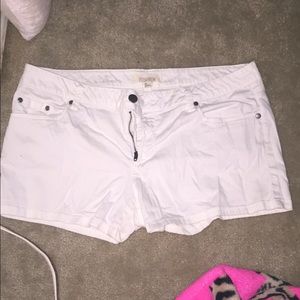 White forever 21 shorts.